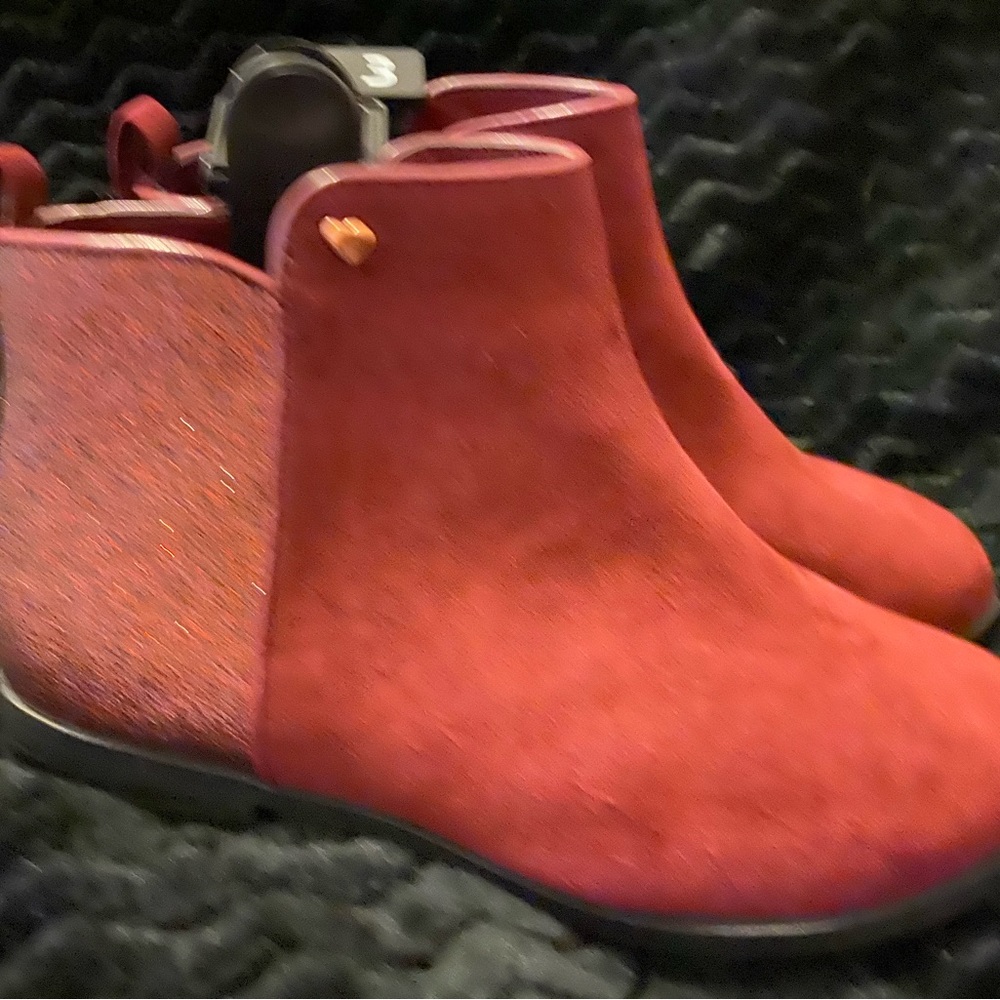 Girls Ankle Boots
Size: 3